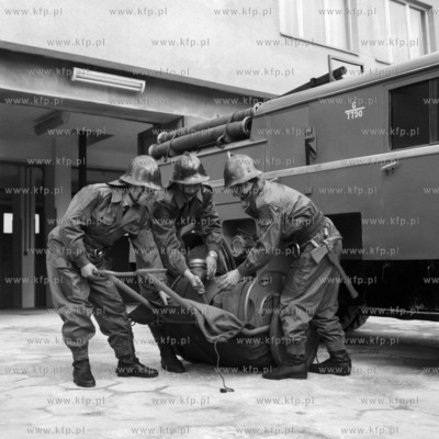 Pokaz umiejętności drużyny strażackiej.
03.1967
0000556z_marzec1967
Fot....