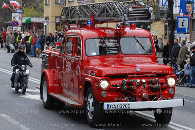 Gdynskie urodziny Niepodleglej. Nz. Parada niepodleglosci...
