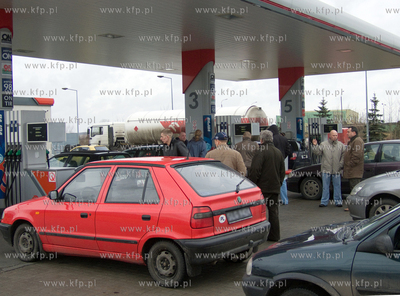 Protest kierowcow na stacji Orlen w Bytowie przeciw...