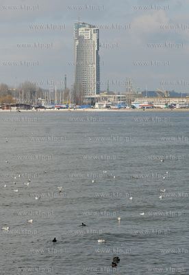 Gdynia. Ponad 140-metrowy apartamentowiec SEA TOWERS...