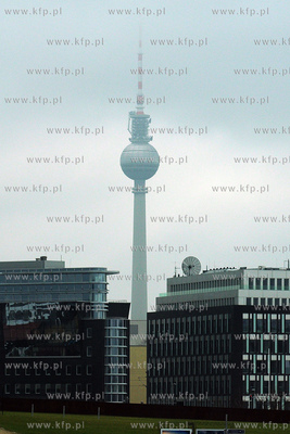 Berlin. Fernsehturm - wieza telewizyjna stojaca na...