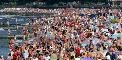 Tlumy na kolobrzeskiej plazy.
08.08.2009
fot. Przemyslaw...