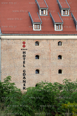 Gdansk - Widok z Wyspy Spichrzow na Hotel Gdansk. 25.08.2009...