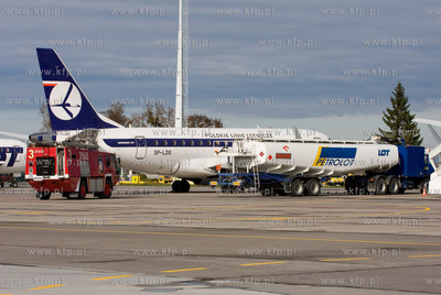 Gdansk,Rebiechowo. Z powodu zlej widzialnosci na Warszawskim...