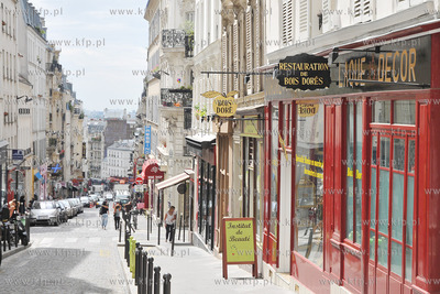 Montmartre - historyczna dzielnica Paryza polozona...