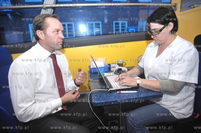 Marszalek Mieczyslaw Struk wraz z pracownikami Urzedu...