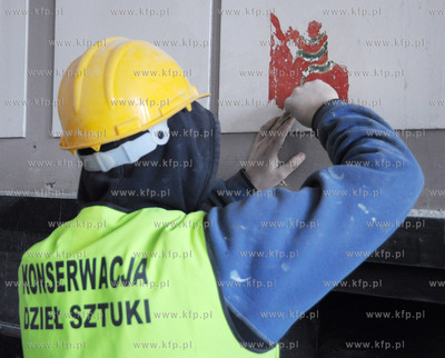 Podczas prac remontowych dawnej sali restauracyjnej...