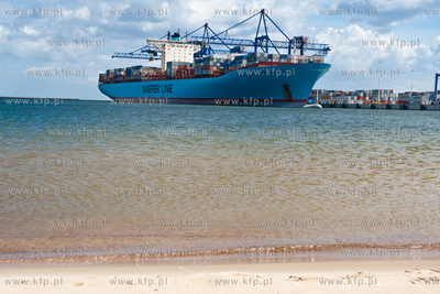 Gdansk. Eleonora Maersk, jeden z najwiekszych kontenerowcow...