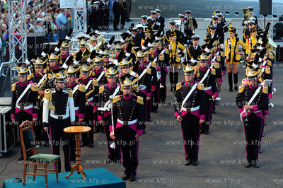 Gdynia. Final Festiwalu Orkiestr Wojskowych. Wsrod...