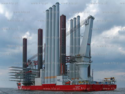 Do gdynskiego portu przyplynal widowiskowy statek -...