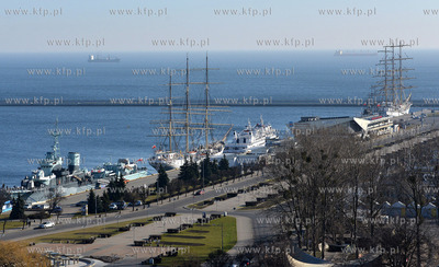 Panorama Gdyni z Hotelu Gdynia.  Widok na Skwer Kosciuszki...