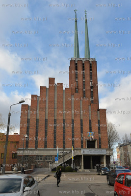 Gdynia. Kradziez skarbony z pieniedzmi z kosciola sw....