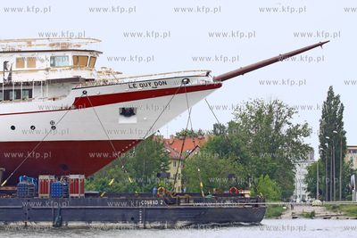 Transport kadluba do portu wewnetrzego w Gdansku szkolnego...