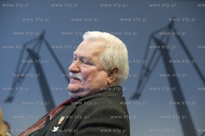Gdańsk. Konferencja Lecha Wałęsy w sprawie swojej...