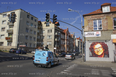 Górny Wrzeszcz. Graffiti, portret Zbigniewa Wodeckiego...