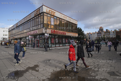 Gdańsk. Budynek LOT-u na Wałach Jagiellońskich....