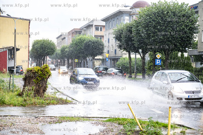 Wejherowo, ul. Św. Jana. Ulewny deszcz z gradem.10.08.2021...