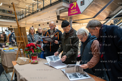 Gdańsk, Centrum Handlowe Manhattan. Spotkanie promocyjne...