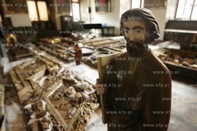 Uratowane zabytki ze spalonego kosciola sw. Katarzyny...