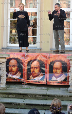 Gdansk. Dlugi Targ. Happening pt Aktorzy Przyjechali...