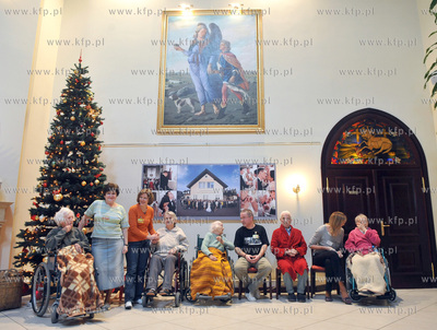 Przekazanie samochodu minbusa marki Renault dla Hospicjum...