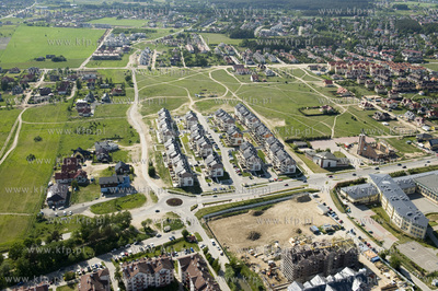 Gdansk Osowa z lotu ptaka. Widoczny m.in. kosciol i...