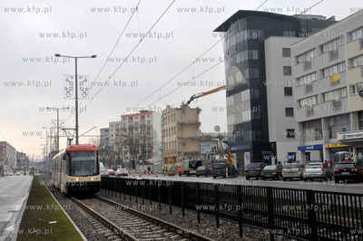 Wyburzanie dawnego Domu Towarowego PDT, a obecnie Galerii...