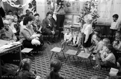 Dzien Babci w przedszkolu w Zukowie. 01.1991 2styczen_m.kosycarz_p17...