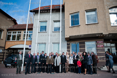 Zukowo. Uroczyste wciagniecie flagi na maszt przed...