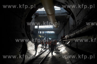 Zwiedzanie 400 m tunelu wierconego przez maszyne TBM...
