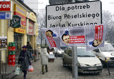 Gdansk. Parking przed biurem poselskim Jacka Kurskiego....