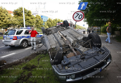 Gdansk. Wypadek Hondy Accord i Citroena Ax na skrzyzowaniu...
