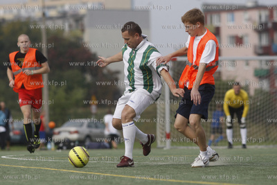 Gdansk Zaspa. Pilkarski turniej dzikich druzyn Do przerwy...
