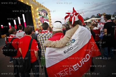 Gdansk. Mistrzostwa europy w pilce noznej. Kibice ogladaja...