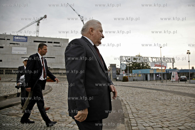 Gdansk. Pomnik Poleglych Stoczniowcow. Lech Walesa...