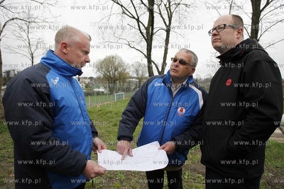 Wizyta Pawla Adamowicza na placu budowy kompleksu sportowego...