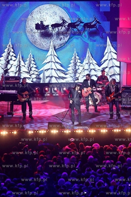 Cala Polska spiewa koledy, koncert na Dlugim Targu...