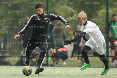 Gdansk Zaspa. Pilkarski turniej dzikich druzyn Do przerwy...