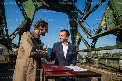 Gdańsk.  Konferencja prasowa na terenie Stoczni Cesarskiej....