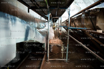 Stocznia Gdanska. Tydzien po pozarze hali produkcyjnej...