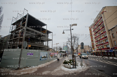 Gdynia. Budowa Infoboxu na skwerze przy ulicy Swietojanskiej...