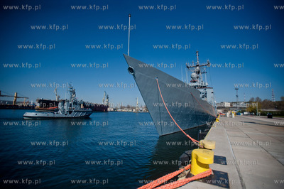 Gdynia. Oksywie. Port Marynarki Wojennej. Fregata rakietowa...