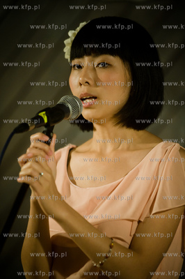 Gdansk. Chinska noc w Muzeum Bursztynu.
Nz piosenkarka...