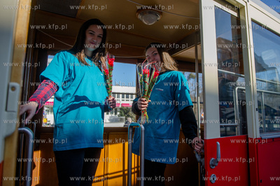 Gdansk. Dzien kobiet w zabytkowym tramwaju 105 N z...