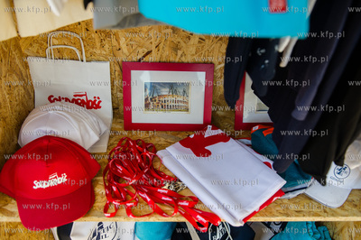 Gdansk. Skwer miedzy ulica Mariacka, a Sw. Ducha. Prezentacja...