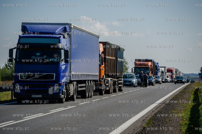 Droga krajowa nr 22 przed Czluchowem. Wypadek auta...