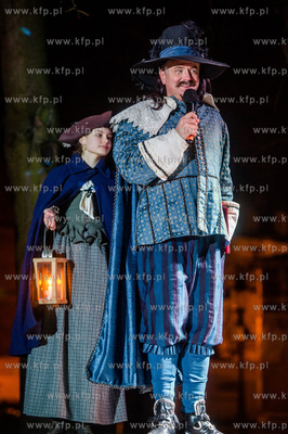 Gdansk. Zieleniec przy pomniku Jana Heweliusza. Widowisko...