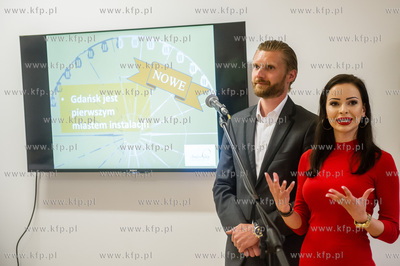 Gdansk. Wyspa Wpichrzow. Uruchomienie kola widokowego...