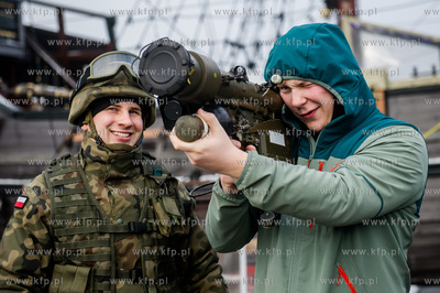 Gdynia. Skwer Kościuszki. Piknik wojskowy pt. Bezpieczna...