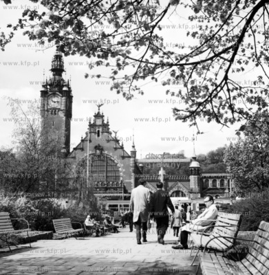 Gdansk,plac Gorkiego naprzeciwko Dworca Glownego PKP....